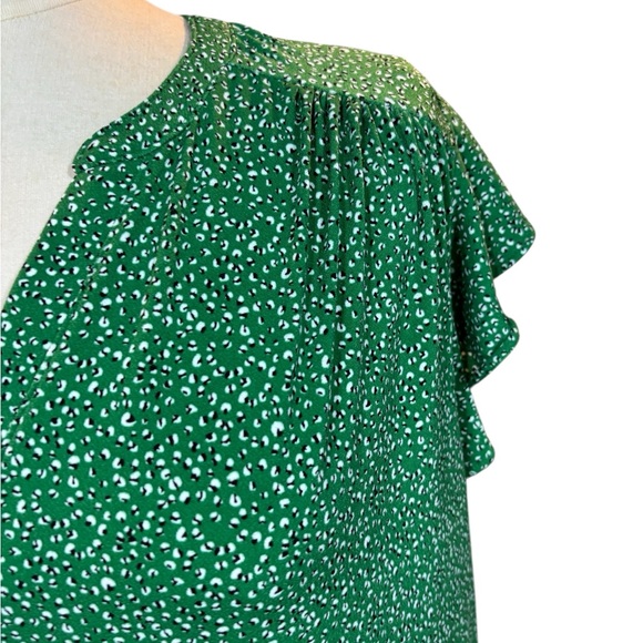 Adrianna Papell‎ Green Blouse with White Dots - Picture 3 of 9